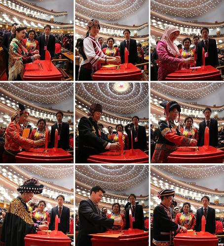 十二届全国人大一次会议举行第四次全体会议 3月14日,十二届全国人大一次会议在北京人民大会堂举行第四次全体会议,选举第十二届全国人民代表大会常务委员会委员长、副委员长、秘书长;选举第十二届全国人民代表大会常务委员会委员;选举中华人民共和国主席、副主席;选举中华人民共和国中央军事委员会主席。这是少数民族代表在投票。 新华社记者 兰红光 摄