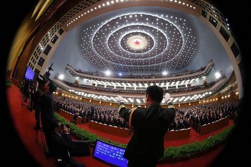 3月5日,第十二届全国人民代表大会第一次会议在北京人民大会堂开幕。这是代表高唱国歌。新华社记者兰红光摄