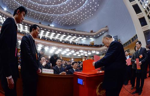 这是代表在投票。新华社记者 刘建生 摄