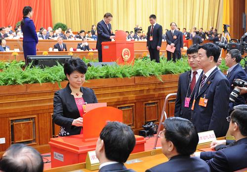 这是代表在投票。新华社记者刘建生摄