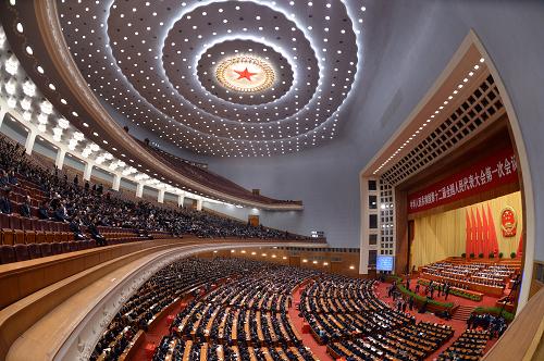 3月15日,十二届全国人大一次会议在北京人民大会堂举行第五次全体会议。决定国务院总理人选;决定中华人民共和国中央军事委员会副主席、委员人选;选举最高人民法院院长;选举最高人民检察院检察长。新华社记者王晔摄