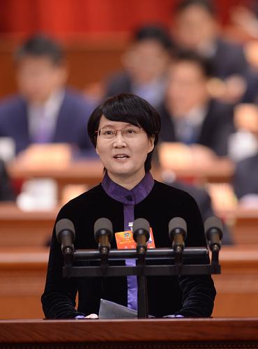 3月8日,全国政协十二届一次会议在北京人民大会堂举行第三次全体会议。这是蔡玲委员作《如何避免“八项规定”一阵风》的发言。新华社记者 王晔 摄