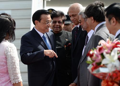 5月19日,应印度共和国总理辛格邀请,中国国务院总理李克强乘专机抵达新德里帕拉姆空军机场,开始对印度进行正式访问。新华社记者 马占成 摄
