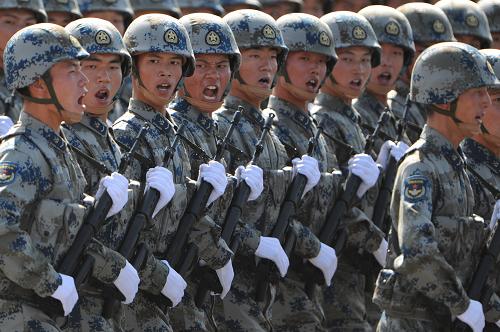 这是空降兵方队。 新华社记者 王建华 摄