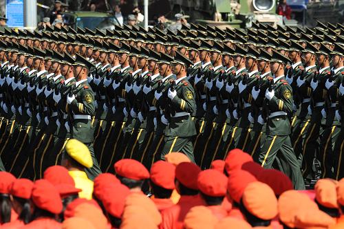 这是武警方队准备通过天安门广场。 新华社记者 王定昶 摄