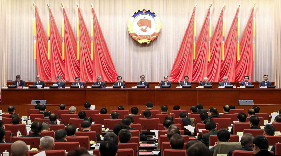 全国政协十三届常委会第一次会议闭幕汪洋主持并讲话