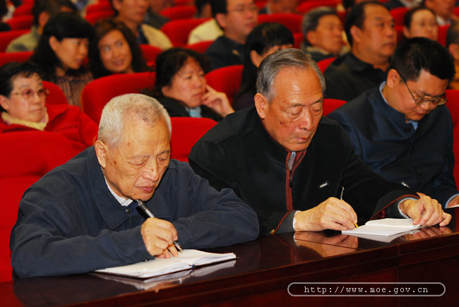 教育部召开会议传达和学习党的十七大报告精神