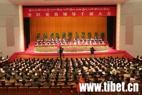 5月18日,西藏自治区召开全区党员领导干部大会.王舒 摄