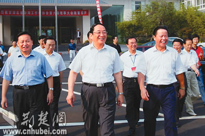 俞正声,罗清泉,张昌尔接见与会代表