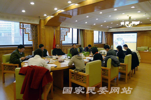 扶持人口较少民族发展_民族团结手抄报(3)