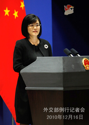     2010年12月16日,外交部发言人姜瑜主持例行