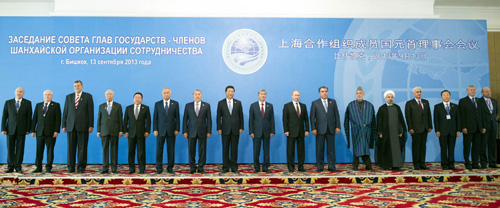 上海合作组织成员国元首等合影
