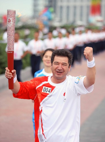 北京奥运圣火在中国境内唯一军垦城市石河子传递