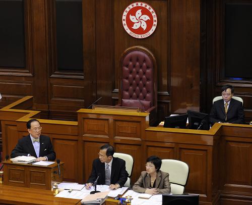 曾荫权出席立法会施政报告答问会