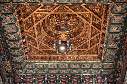 故宫太和殿天花正中的藻井(1月5日摄).新华社记者 庞兴雷 摄