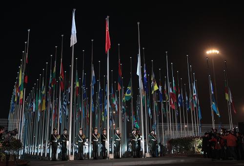 上海世博会举行降旗仪式