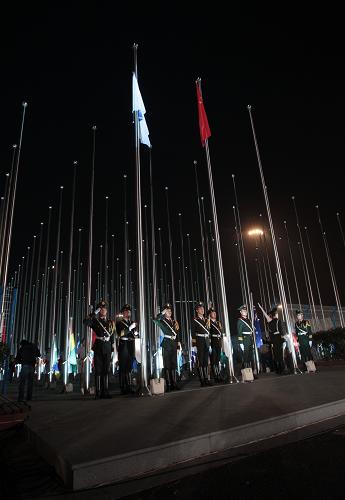 上海世博会举行降旗仪式