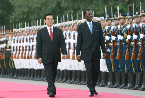 胡锦涛举行仪式欢迎乍得总统代比访华