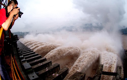三峡水库最大洪峰图片