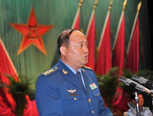 抗震救灾英模事迹报告团军内首场报告在空军举行