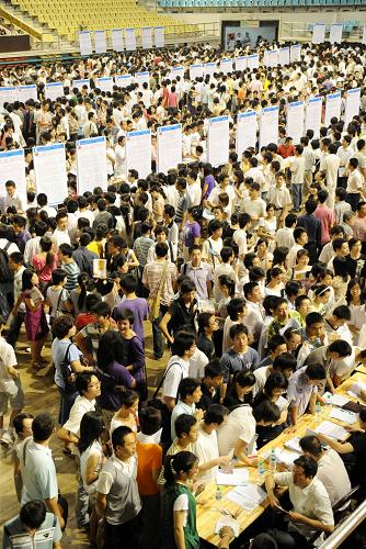 6月招聘会_无锡市举办第二十届高端人才招聘会 新一代信息技术企业成揽才主力(3)