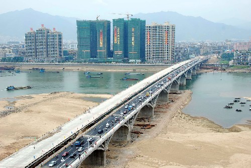 广东清远北江大桥新桥通车