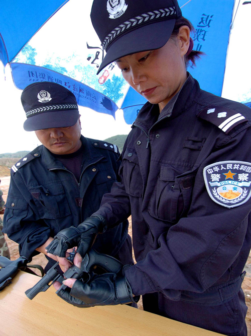 云南警方试装新型警用手枪