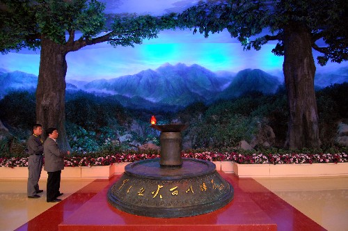 井冈山革命博物馆新馆一楼大厅内的雕塑《星星之火可以燎原》