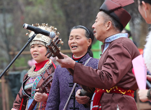 桂林举办民族歌圩节