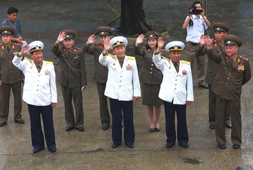 中国海军训练舰编队结束访问朝鲜启程回国