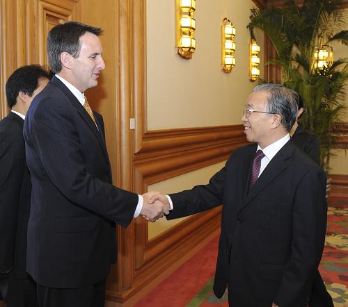 9月14日,国务委员戴秉国在北京中南海会见美国明尼苏达州州长蒂姆·波伦蒂。新华社记者 李学仁 摄