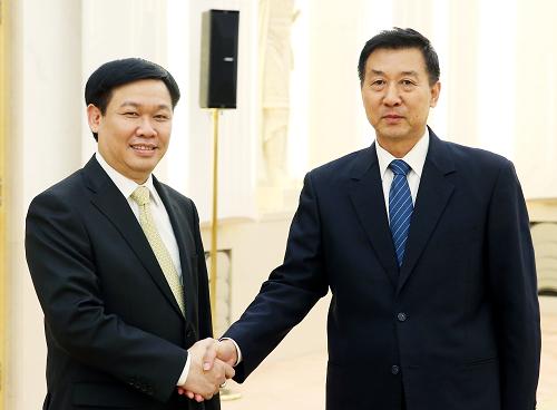 7月2日,中国国务委员王勇在北京会见以中央委员、中央经济部部长王庭惠为团长的越共中央经济部代表团。新华社记者 姚大伟 摄