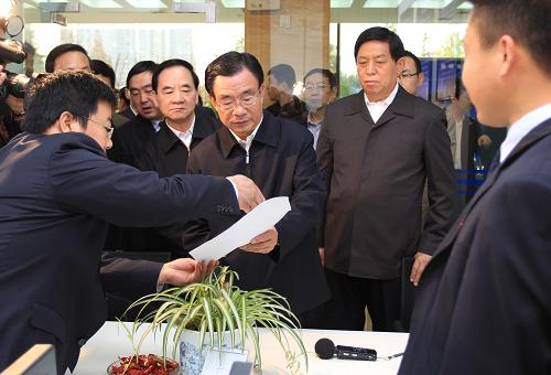 贺国强强调:努力开创贵州转型跨越发展新局面