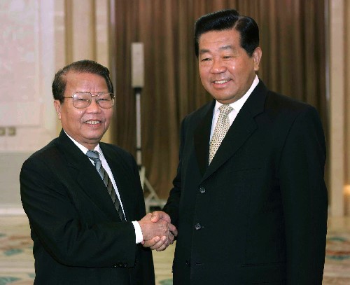 7月20日,全国政协主席贾庆林在北京人民大会堂会见越南国家主席陈德良