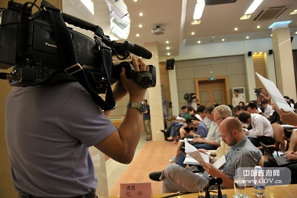 首页 >> 直播 >> 新闻办1 >> 图片     2011年6