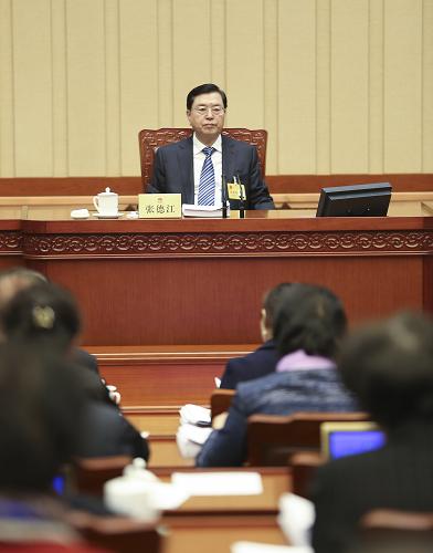 张德江出席十二届全国人大常委会第十二次会议第三次全体会议 _图片