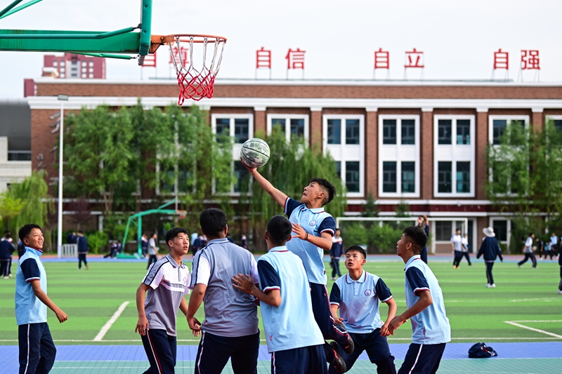 彩神vll要留清气满乾坤——2024年以习近平同志为核心的党中央贯彻执行中央八项规定、推进作风建设综述(图4)