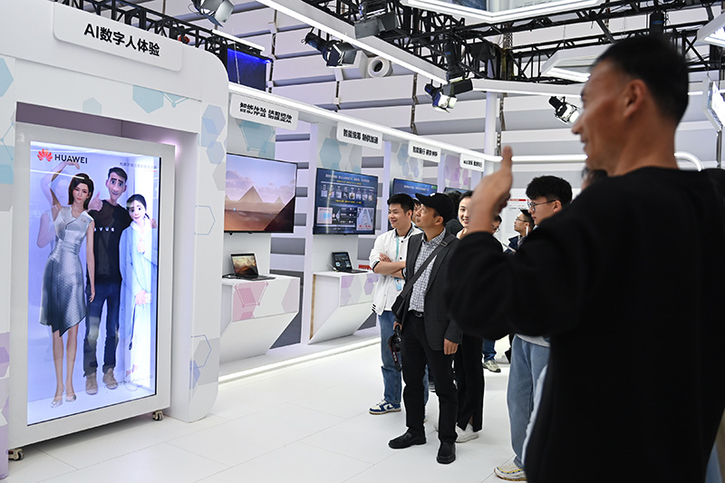 九游娱乐：从“互联网之光”成果洞见未来——2023年世界互联网大会“之光”博览会在乌镇开幕(图7)