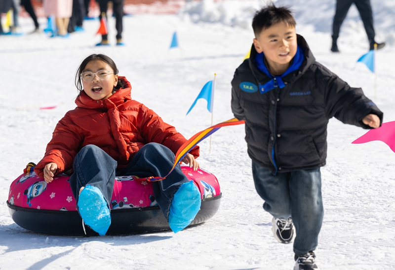 湖北秭归：乐享冰雪(图1)