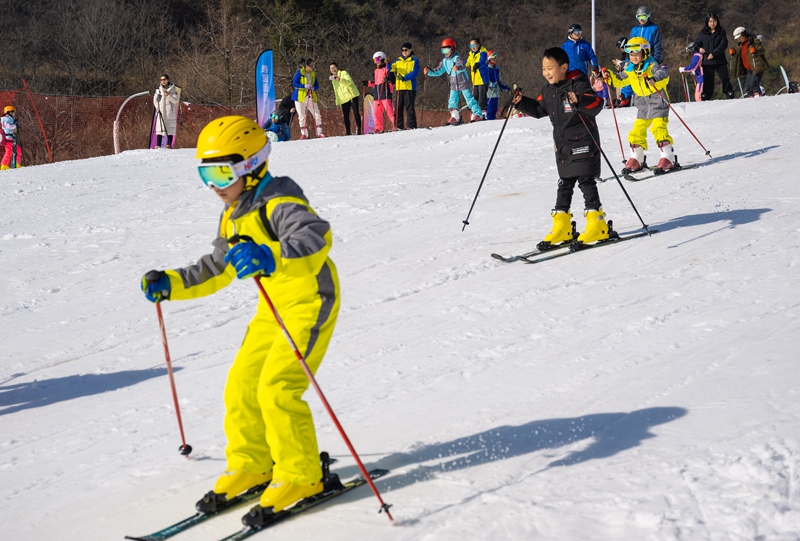 湖北秭归：乐享冰雪(图3)