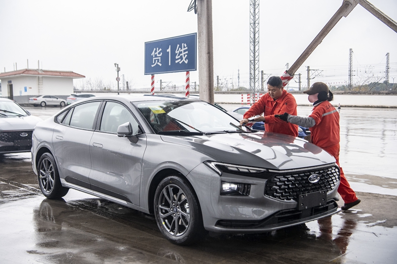 |利来平台“渝车”出海迎来蛇年开门红