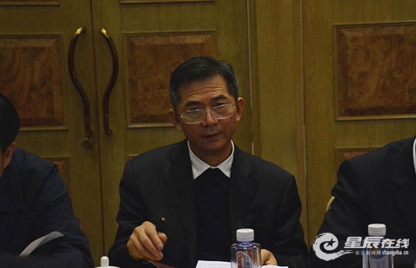 (何彬生建议,将民办教育纳入国家财政拨款体系.