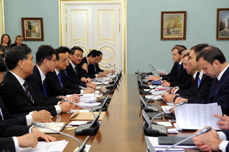 13日,中国国务院总理李克强在莫斯科同俄罗斯总理梅德韦杰夫举行会谈