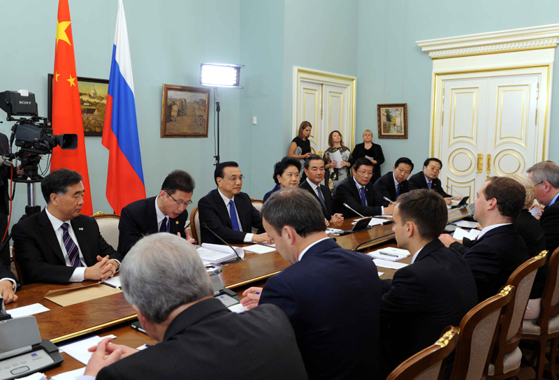 中俄总理主持定期会晤