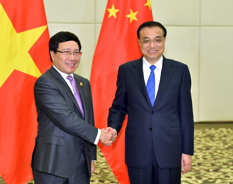 李克强总理23日会见代表越南总理阮晋勇来华出席澜沧江—湄公河合作首次领导人会议及博鳌亚洲论坛2016年年会的越南副总理范平明。