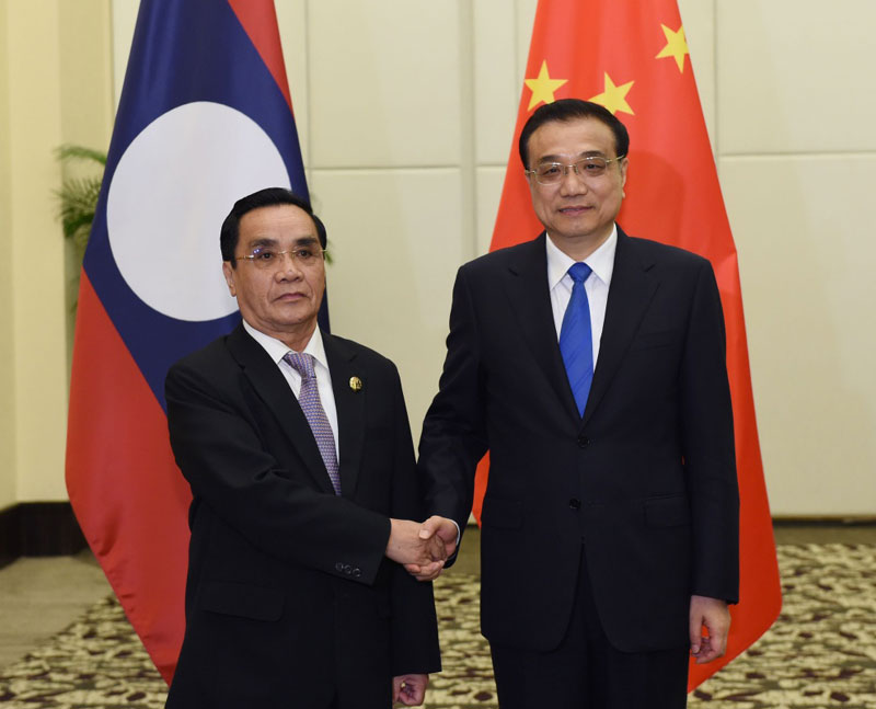 3月23日，国务院总理李克强在海南三亚会见老挝总理通邢。