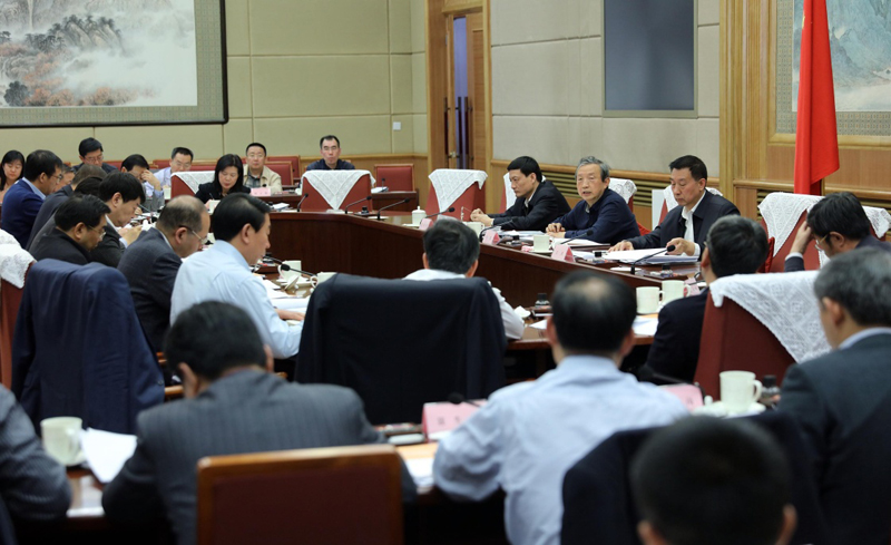 4月8日，国务院国有企业改革领导小组第十八次会议在北京召开。中共中央政治局委员、国务院副总理、国务院国有企业改革领导小组组长马凯主持会议并讲话，国务委员、国务院国有企业改革领导小组副组长王勇出席会议并讲话。新华社记者 刘卫兵 摄