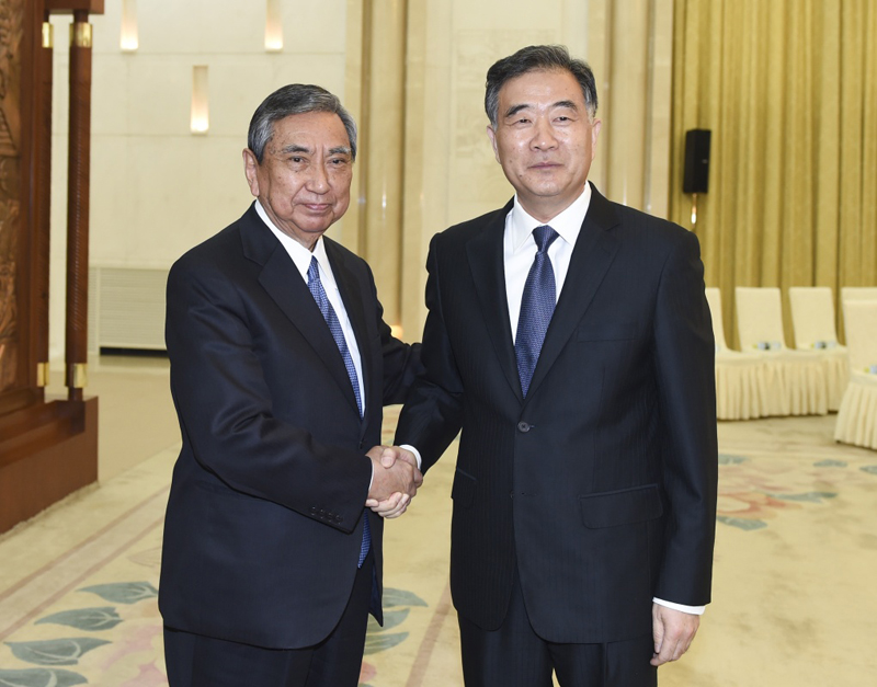 4月12日，国务院副总理汪洋在北京人民大会堂会见日本前众议长河野洋平率领的日本国际贸易促进协会访华团。