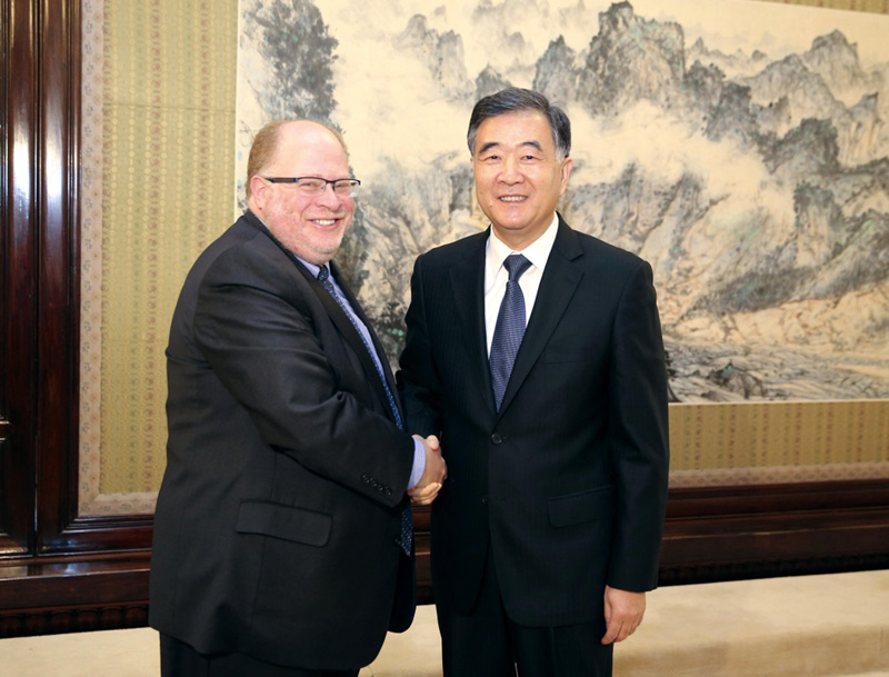 5月17日，国务院副总理汪洋在北京中南海紫光阁会见美国彼得森国际经济研究所所长亚当·波森。新华社记者 丁林 摄