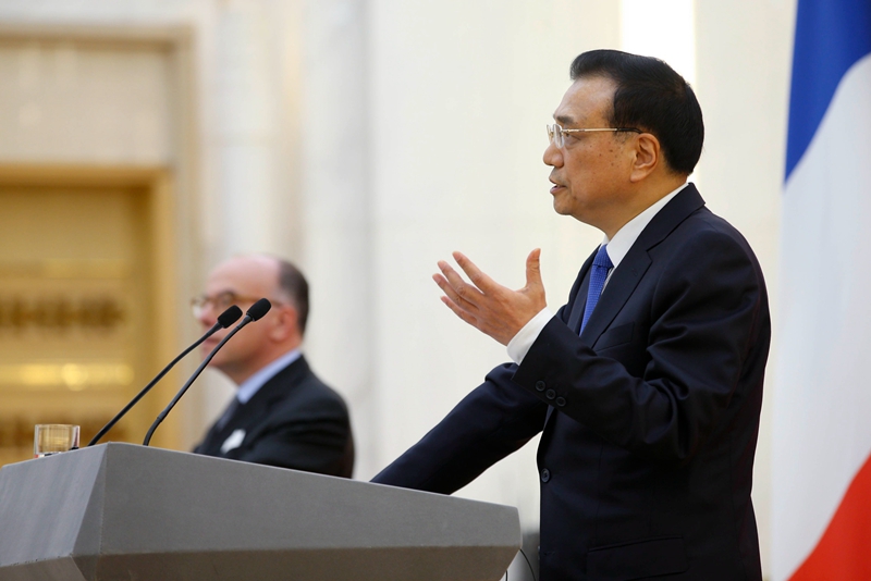 国务院总理李克强21日晚与法国总理卡泽纳夫共同会见记者并回答了提问。李克强介绍了中法总理会谈成果，表示双方达成广泛共识，一致认为中法关系达到了新的历史高度，重要性远超双边范畴。